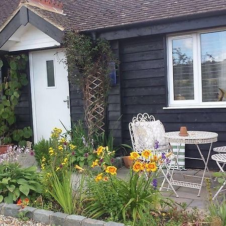 Stable Oak Cottages เมดสโตน ภายนอก รูปภาพ